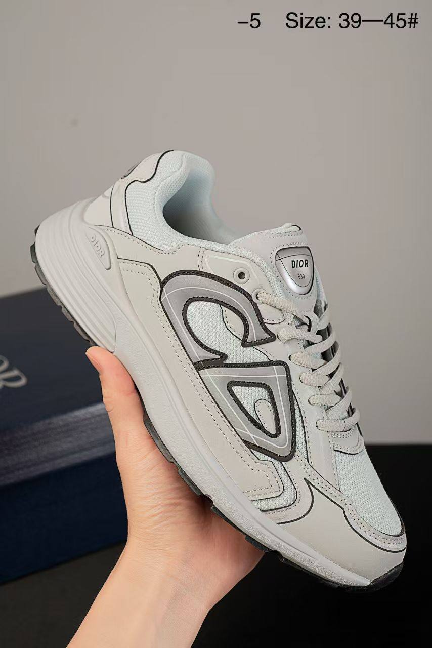 Dior Shoes 
Size-39 To 45.

150 dhs❣️
Good Quality 🔥

Zain82
♥️♥️♥️