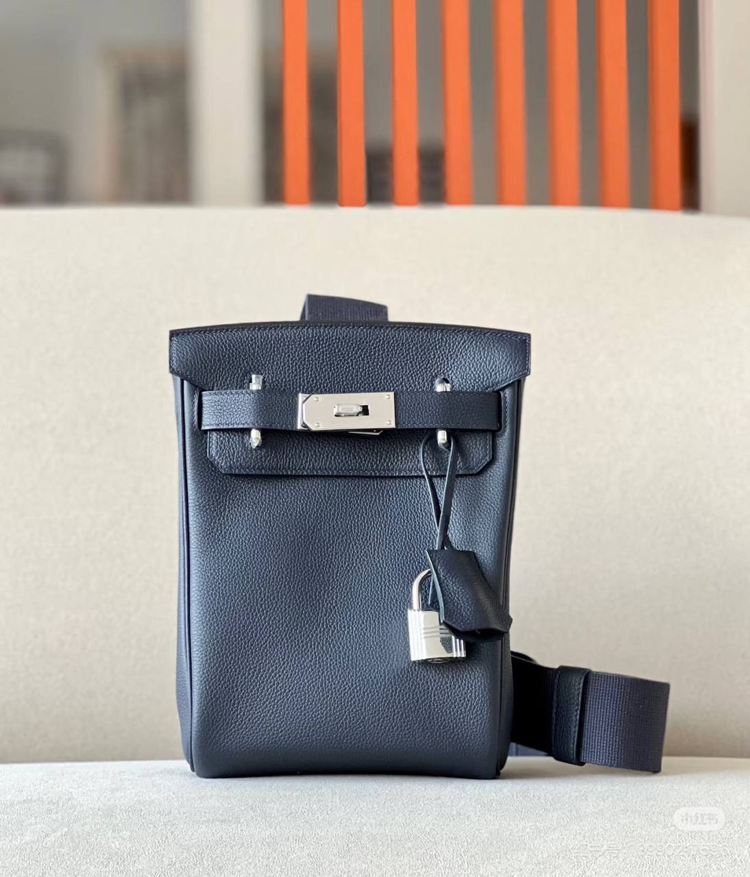 Hermes 
Master
450 dhs🪙🌨️
#18cm*26.5cm
#with box💕🙋‍♂️💁‍♂️

Zain228
♥️♥️♥️