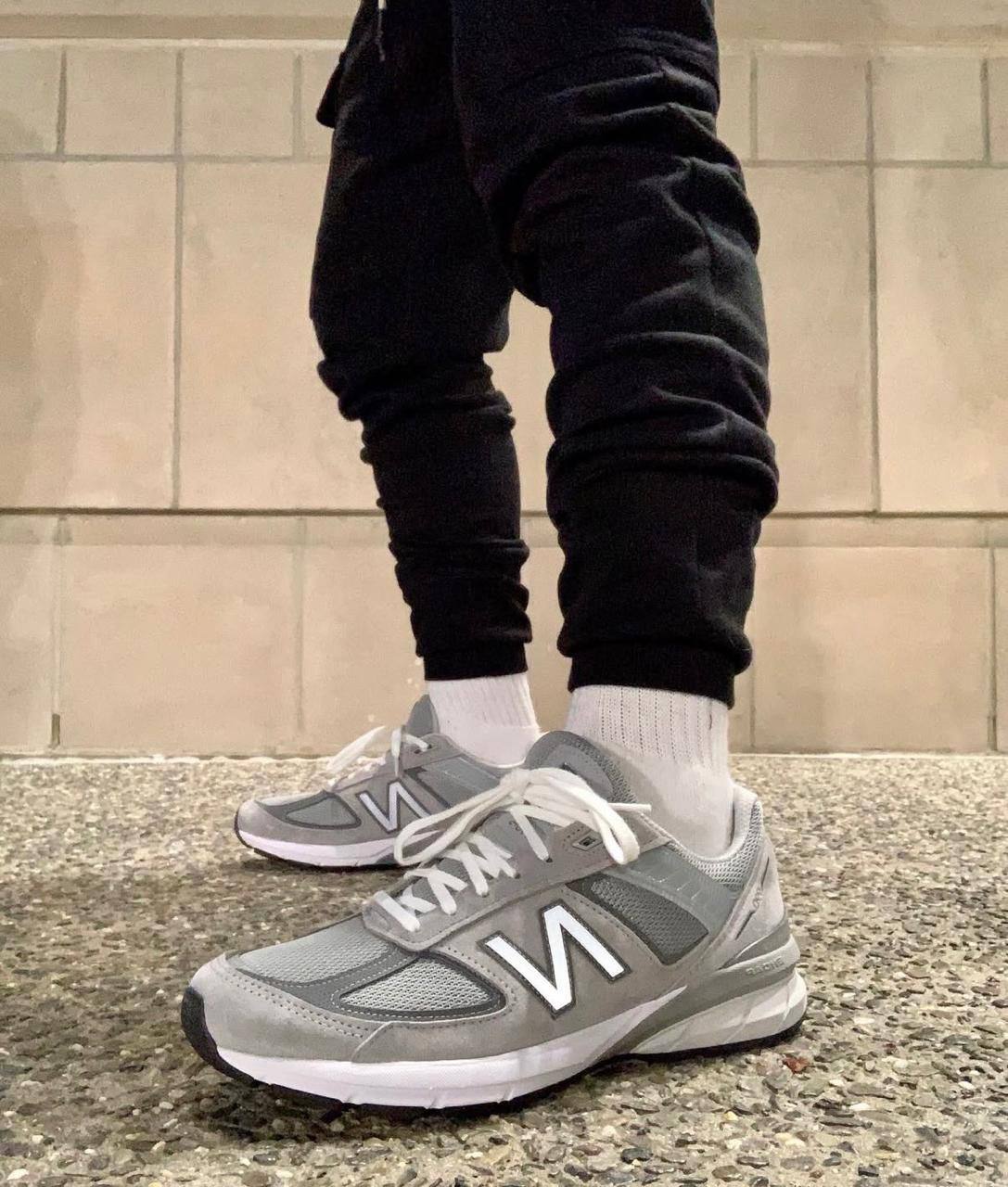 New Balance 990v5 Grey ，
Size 36-45 ，
240 dhs🪙🌨️

Zain18
♥️♥️♥️