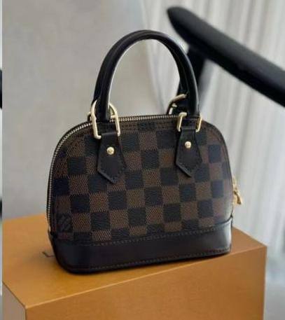 LV
90 dhs✅
with box
🎁🎁🎁

20cm

Zain26
♥️♥️♥️