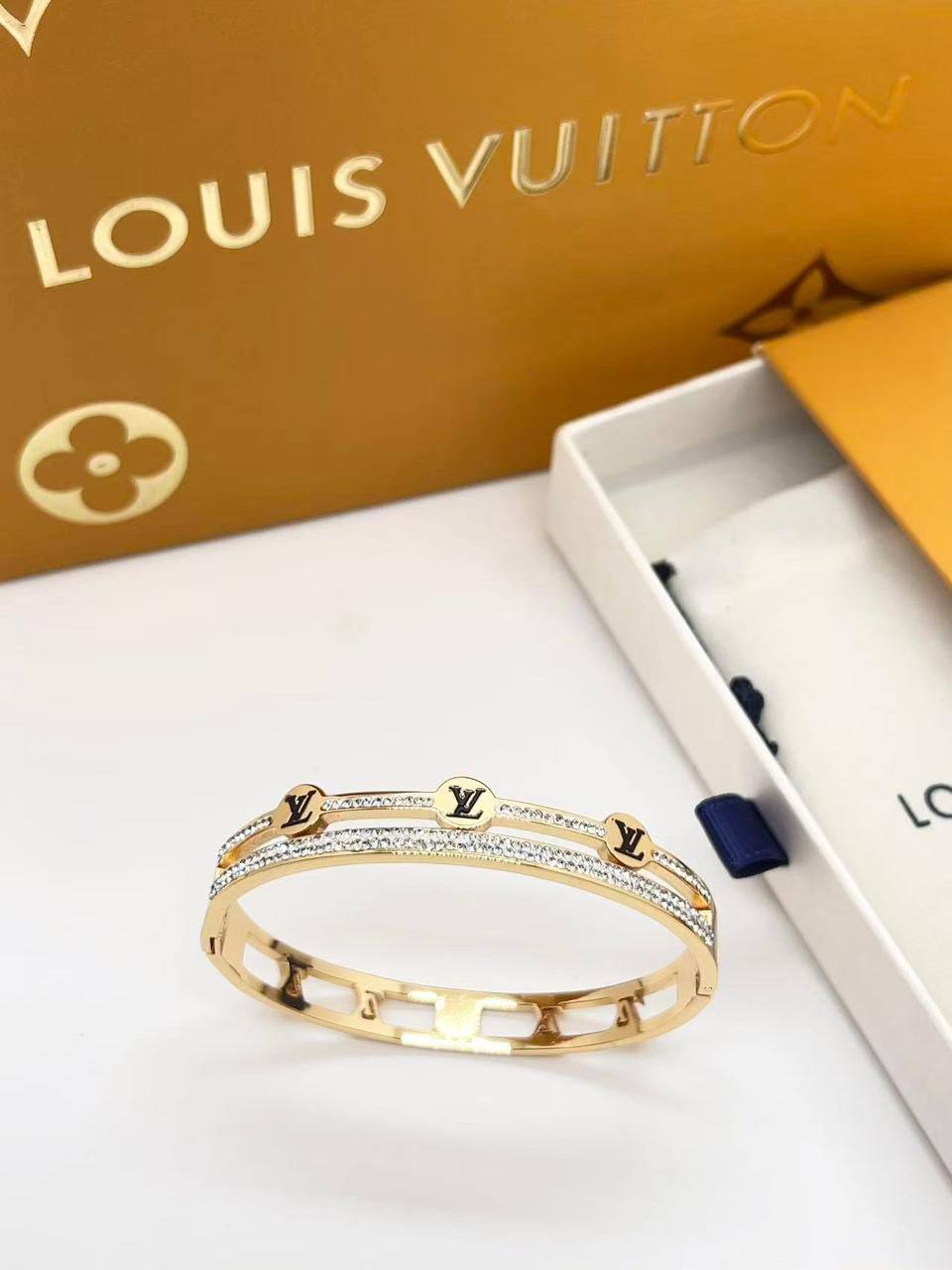 Bangles

20 dhs💚

normal box🎁

Zain216
♥️♥️♥️