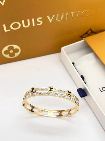 Bangles

20 dhs💚

normal box🎁

Zain216
♥️♥️♥️