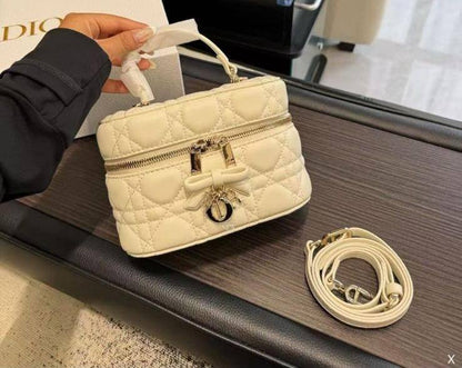 DIOR

Mini Vanity

Master quality

17*12*8 cm 
with box

280 dhs🇦🇪🇦🇪
again available

Zain95
♥️♥️♥️