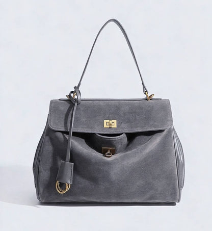 BALENCIAGA 
HIGH QUALITY 
150 dhs🇦🇪🇦🇪

Zain295
♥️♥️♥️