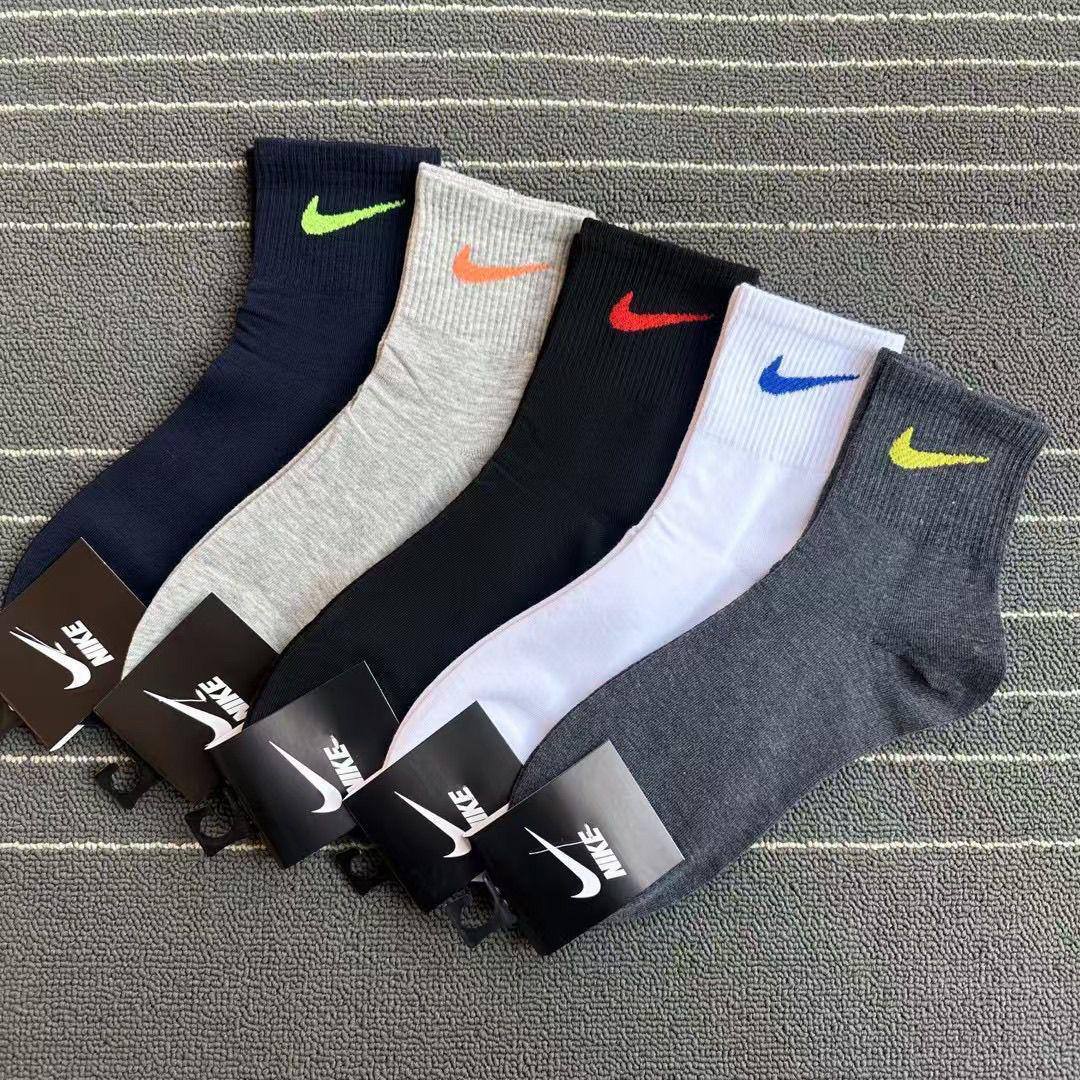 M socks 🧦 
10 pairs 
35 dhs✅

Zain138
♥️♥️♥️