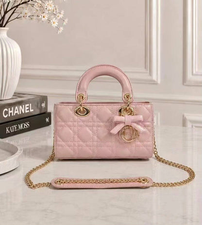DIOR 

NEW CAME 

HIGH QUALITY 

WITH BOX 
135 dhs🇦🇪🇦🇪

Zain295
♥️♥️♥️