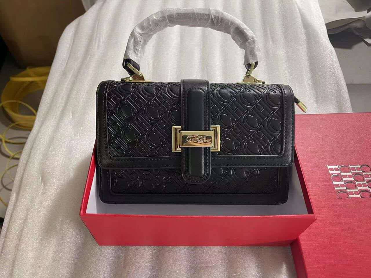 CH 
good Quality 
With Box 
🎁🎁🎁

105 dhs👑

Zain250
♥️♥️♥️