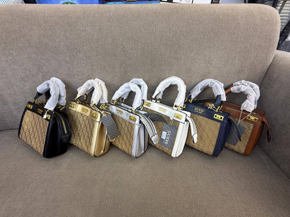 Guess

110 dhs🪙🌨️

with box high quality  
🎁🎁🎁

Zain26
♥️♥️♥️♥️