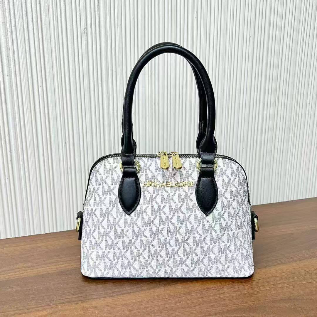 Michel Kors 
70 dhs🇦🇪🇦🇪🇦🇪

Zain232
♥️♥️♥️