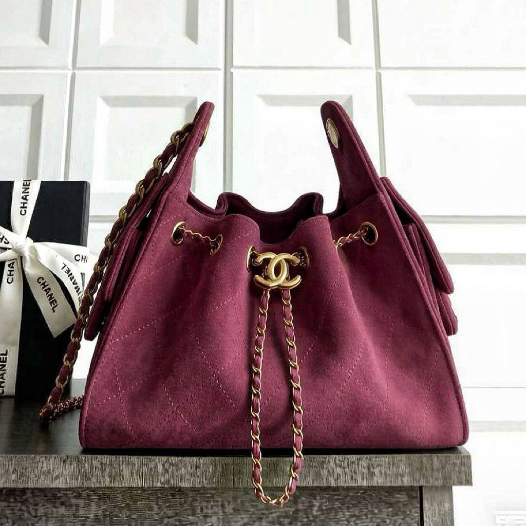 CHANEL 
HIGH QUALITY 
120 dhs✅
SIZE : 28cm

Zain39
♥️♥️♥️