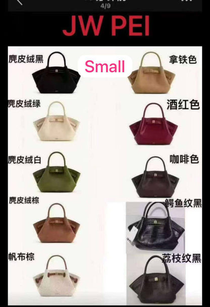 Jw Pei
Best quality 
105 dhs🪙💕
size 28 cm

Zain158
♥️♥️♥️
