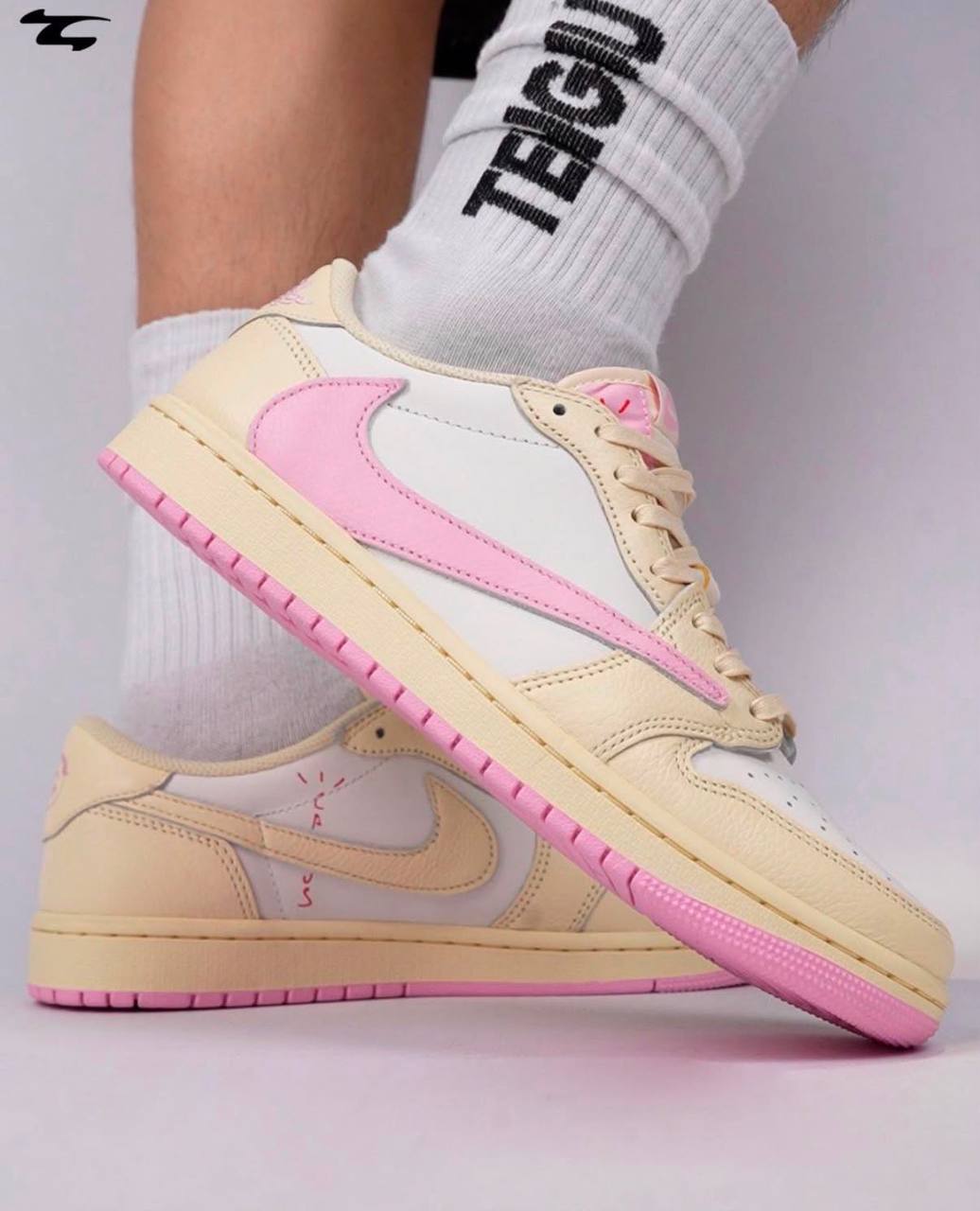 Jordan 1 Retro Low OG SP
Travis Scott Shy Pink ，
Size 36-45 ，
240 dhs💛

Zain18
♥️♥️♥️