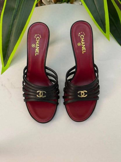 CHANEL
MASTER QUALITY💯
Size:36...to41
350 dhs✅

Zain190
♥️♥️♥️