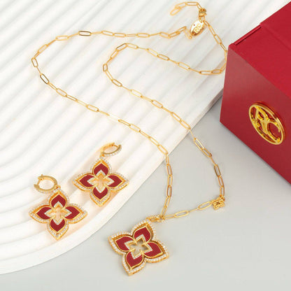 Roberto Coin 
Set 
MASTER 💫✨
NECKLACE EARRINGS
170 DHS✅
WITH NORMAL BOX AND PAPER BAG🛍️🎁

Zain89
♥️♥️♥️