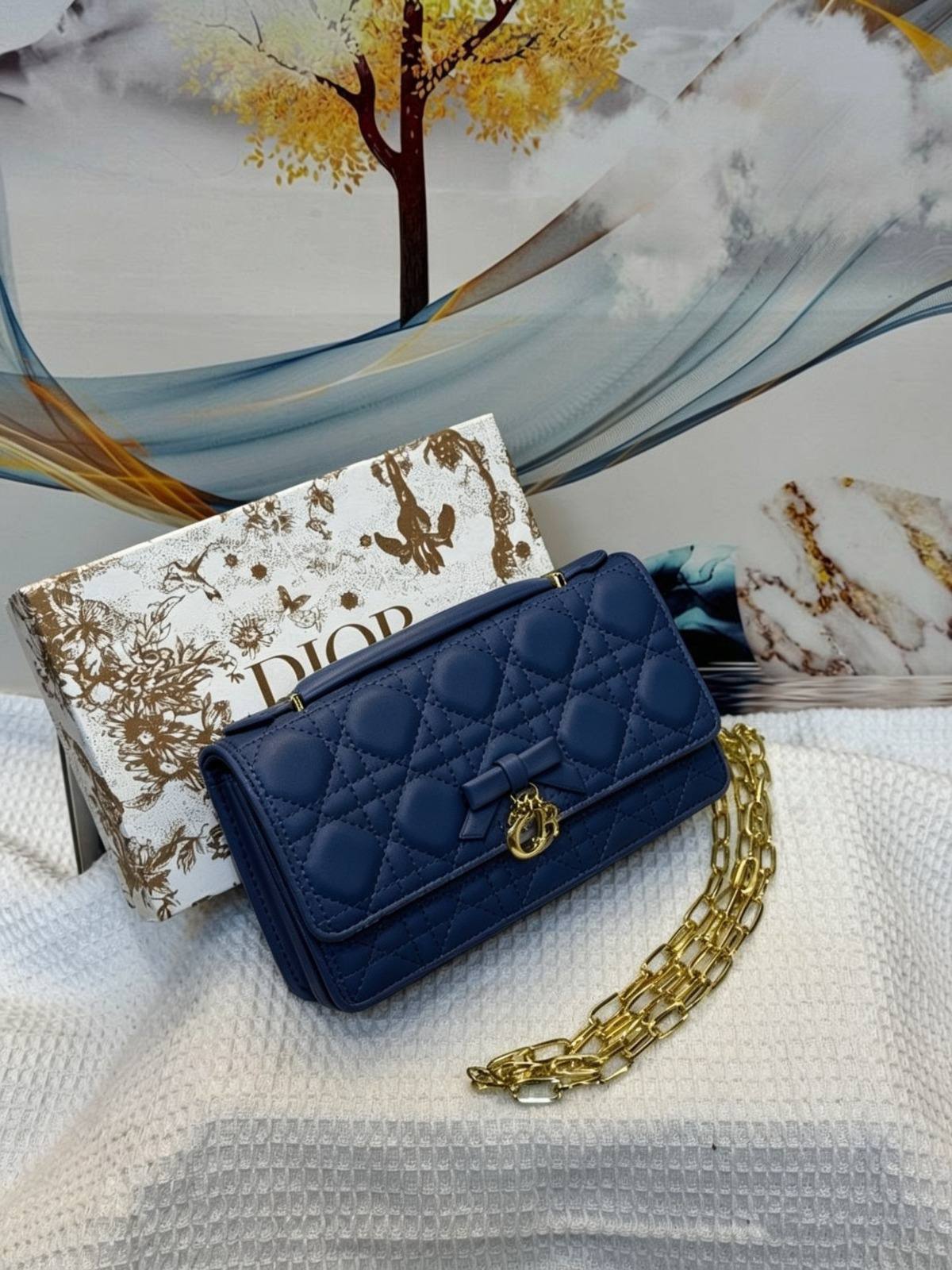 DIOR

Best quality 
with box

105 dhs🇦🇪🇦🇪


size 21CM

Zain290
♥️♥️♥️