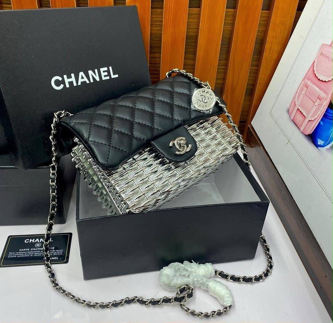 CHANEL 
COPY ONE 
WITH BOX 
🎁🎁🎁

190 DHS✅

Zain17
♥️♥️♥️