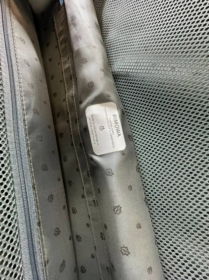 Available ❤️
brand new Rimowa Cabin Suitcase featuring a protective cover and spinner wheels❣️
For Price 👇 WhatsApp✅
0568585901 
0507557372
0552275751 Owner Zain 👌

Zain71
♥️♥️♥️