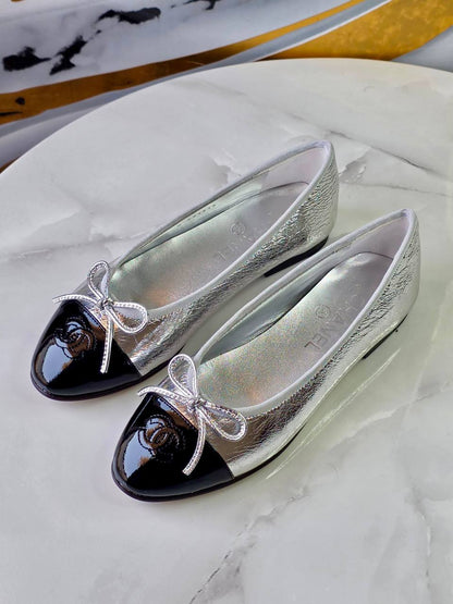 Chanel
Super *AAA* *+* Quality 💯 
With original packing🎁🎁
SIZE:36and42
450 dhs🇦🇪🇦🇪

Zain309
♥️♥️♥️