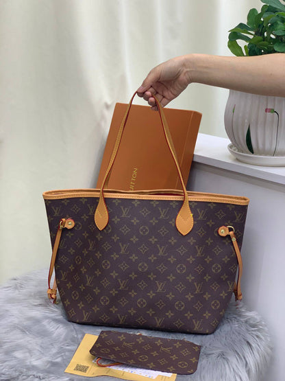 LV

SIZE 33CM

90 dhs🇦🇪🇦🇪
Withbox 

Zain244
♥️♥️♥️
