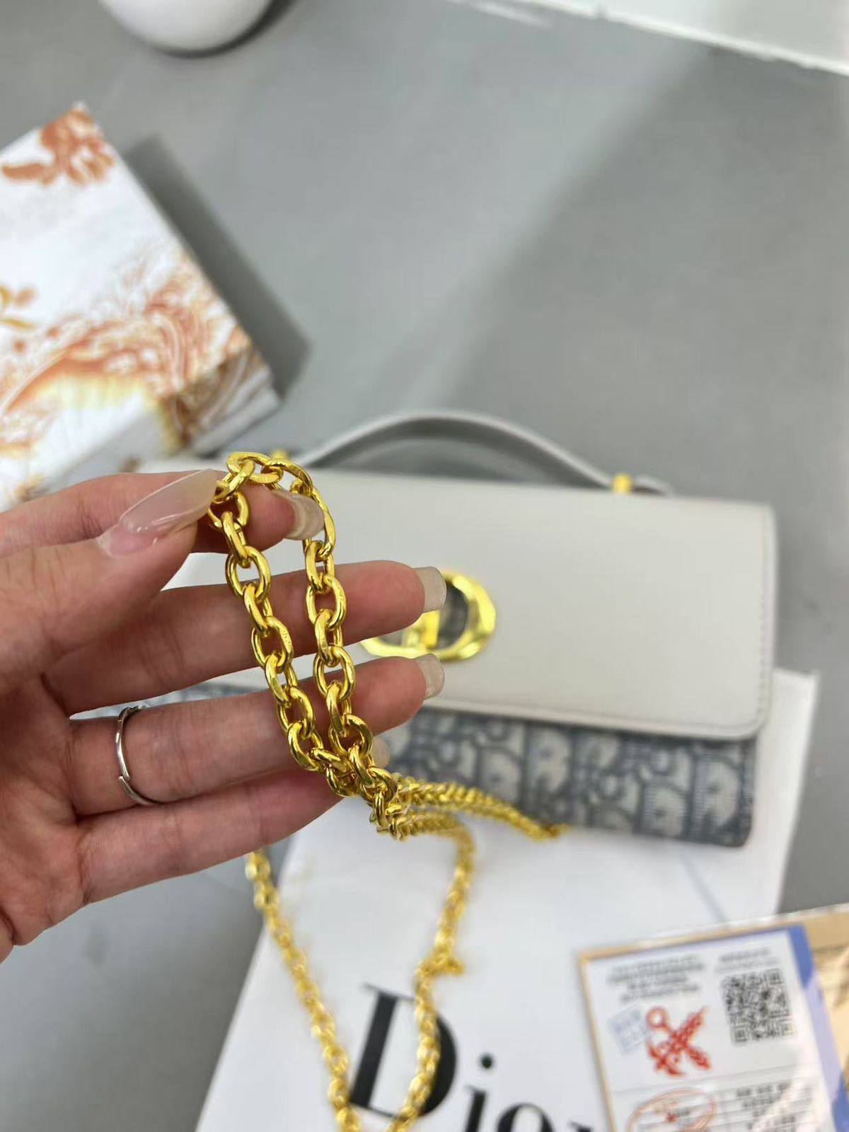 CHRISTIAN DIOR
ᴍᴏɴᴛᴀɪɢɴᴇ ʙᴀɢ
ᴄᴀɴᴠᴀs & ʟᴇᴀᴛʜᴇʀ ᴍᴀᴛᴇʀɪᴀʟ
ᴡɪᴛʜ ᴄʜᴀɪɴ
sɪᴢᴇ : 24 cm
ᴡɪᴛʜ BOX
🎁🎁🎁

65 dhs💚

Zain31
♥️♥️♥️