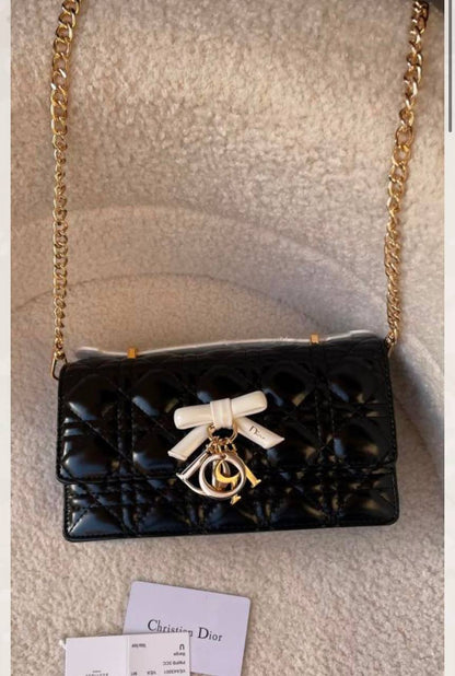 Dior
120 dhs💛
Size：22CM
good-quality with box

Zain35
♥️♥️♥️