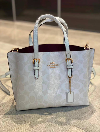 Coach
95 dhs✅
size 25×9×21cm

Zain42
♥️♥️♥️