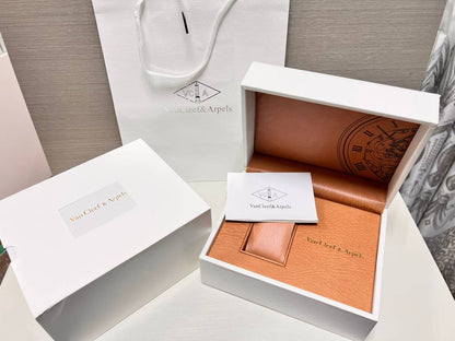 Watches Boxes
Master Box + Paper bag & Card
🎁🎁🎁

50 dhs🪙🌨️

Zain85
♥️♥️♥️