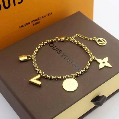 Lv Bracelet
✨💫
55 dhs❣️
With Box And Paper Bag🛍️🎁

Zain89
♥️♥️♥️
