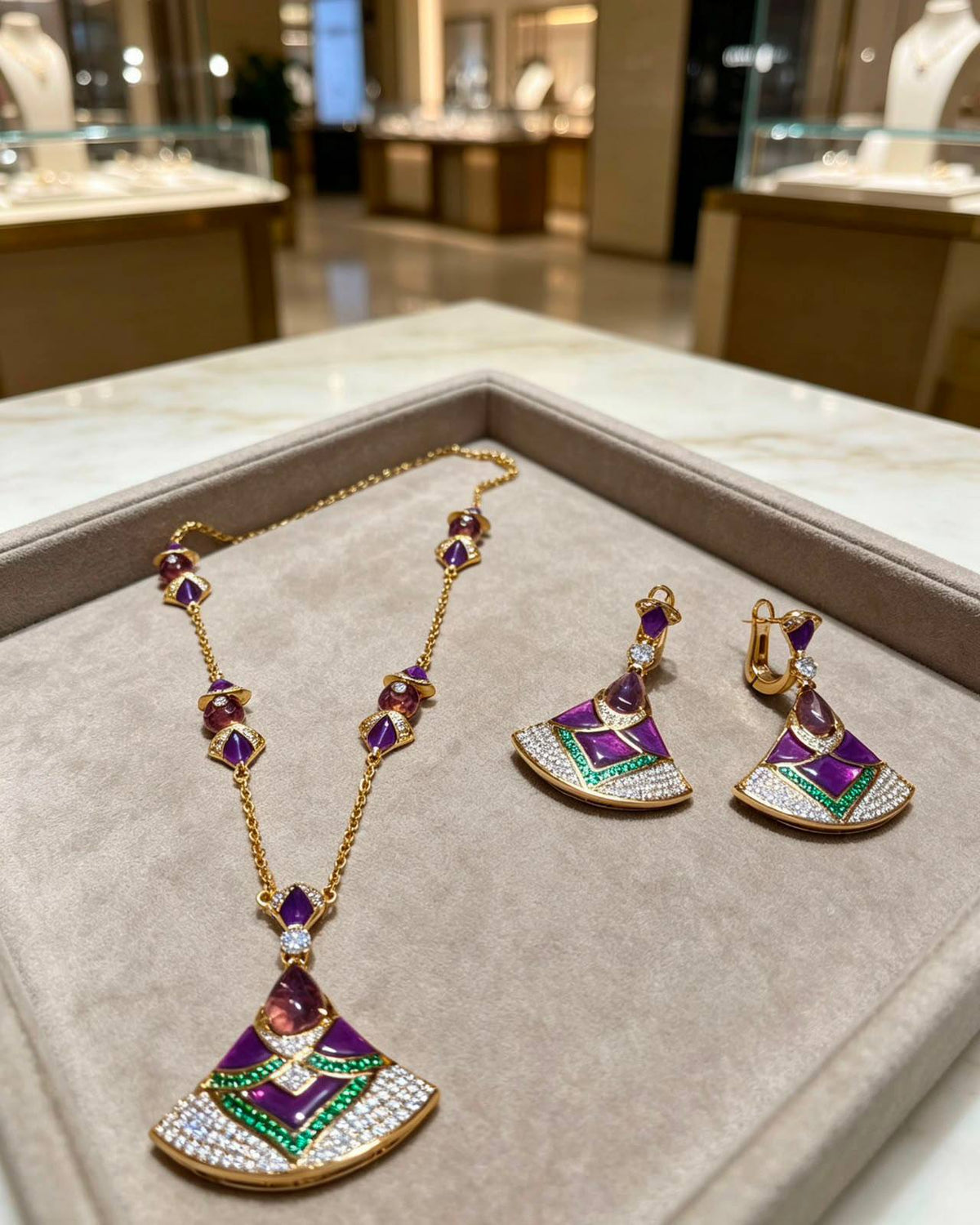 BVLGARI 
Necklace
Earring 
Master quality 
With normal boxes 
315 dhs🇦🇪🇦🇪

With master box 🗃️ 
345 dhs🇦🇪🇦🇪

Zain216
♥️♥️♥️