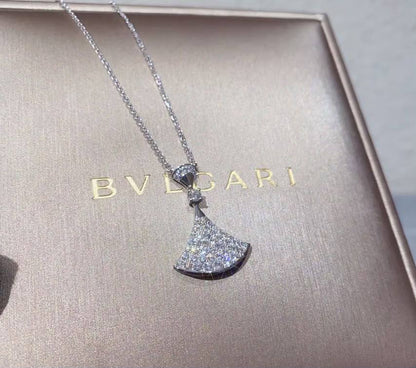 Bulgari Set
Necklace 
Earrings 
Master quality 🦋

125 dhs🇦🇪 normal box 📦

Zain48
♥️♥️♥️