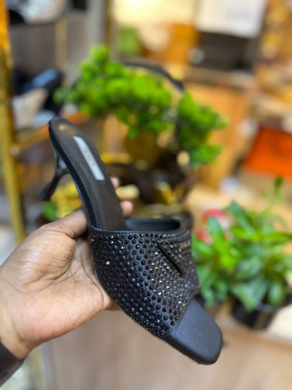 Prada
High quality 
size 36-42 
110 dhs🌺

Zain132
♥️♥️♥️