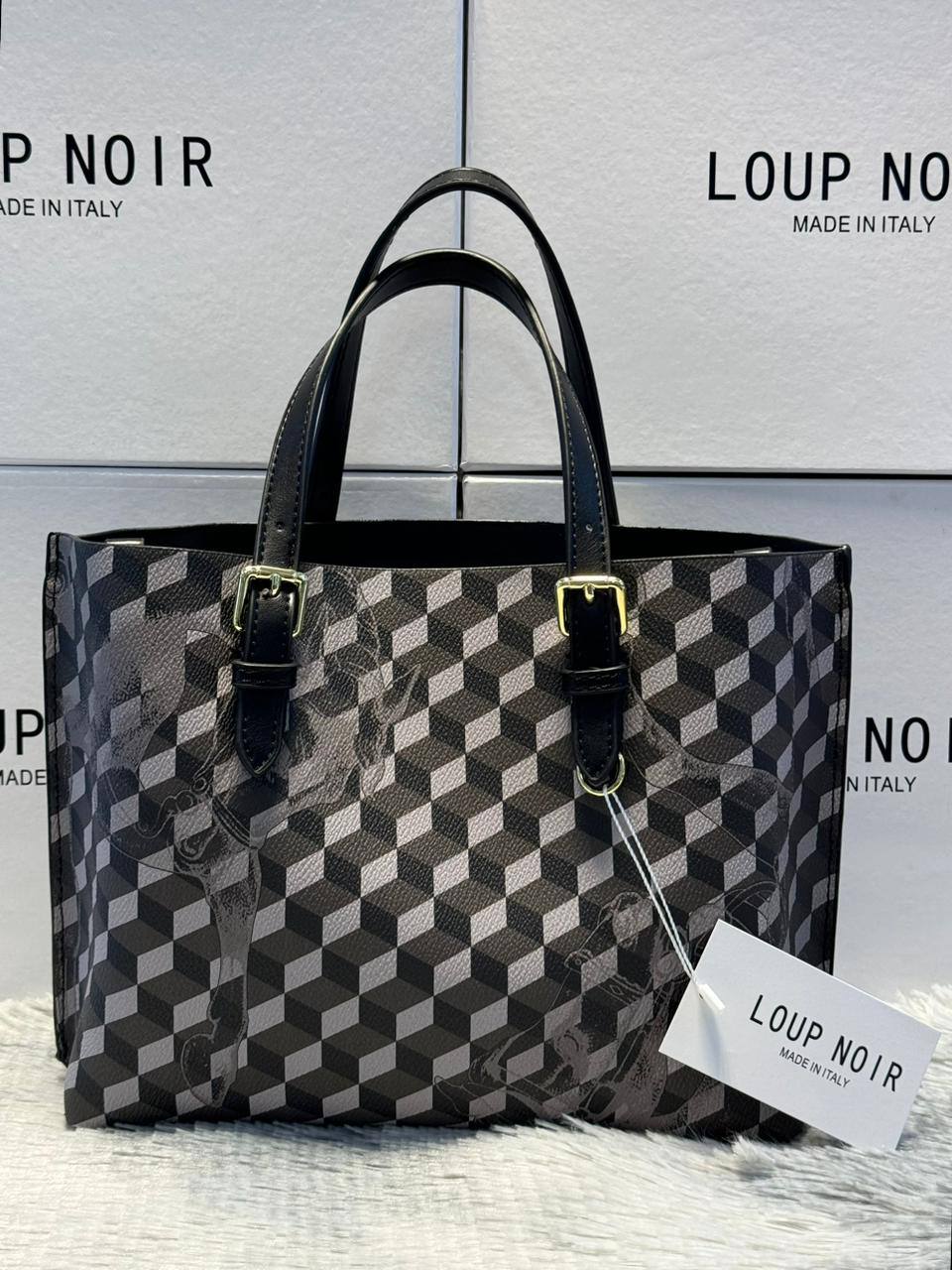 Loup Noir 
Size:29cm

With box 
🎁🎁🎁

95 dhs🪙🌨️

Zain148
♥️♥️♥️