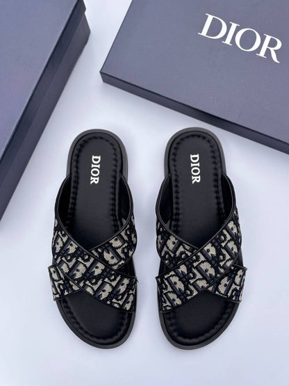 Dior  
110 dhs✅
Size 40-45

Zain55
♥️♥️♥️