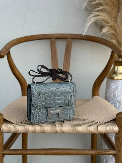 Available Again✨✨✨
HERMES
18cm
350 dhs🪙🌺
Top quality 

With box🎁

Zain228
♥️♥️♥️