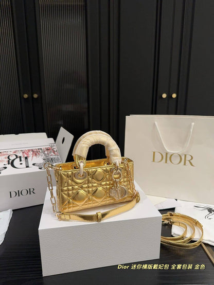 Dior

17cm 300 dhs🇦🇪🇦🇪
22 cm. 320 dhs🇦🇪🇦🇪

Zain10
♥️♥️♥️