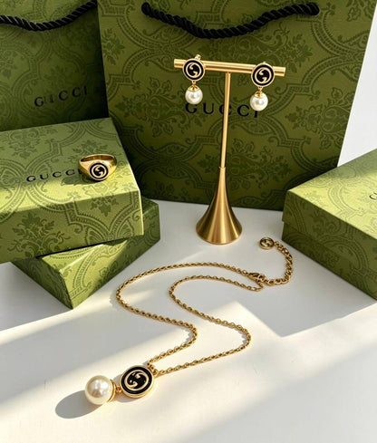 GUCCI SET 
MASTER💫✨
150 DHS✅
WITH SMALL BOX AND PAPER BAG🛍️🎁
Limited Stock🌟

Zain89
♥️♥️♥️