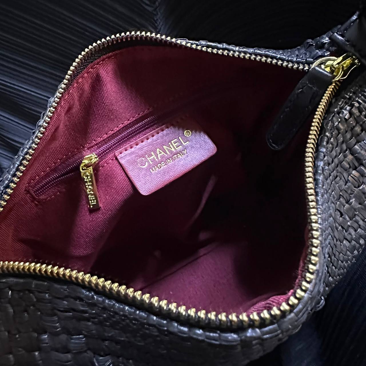 CHANEL 
 GOOD QUALITY 
WITH BOX  
110 dhs🇦🇪🇦🇪

Zain295
♥️♥️♥️