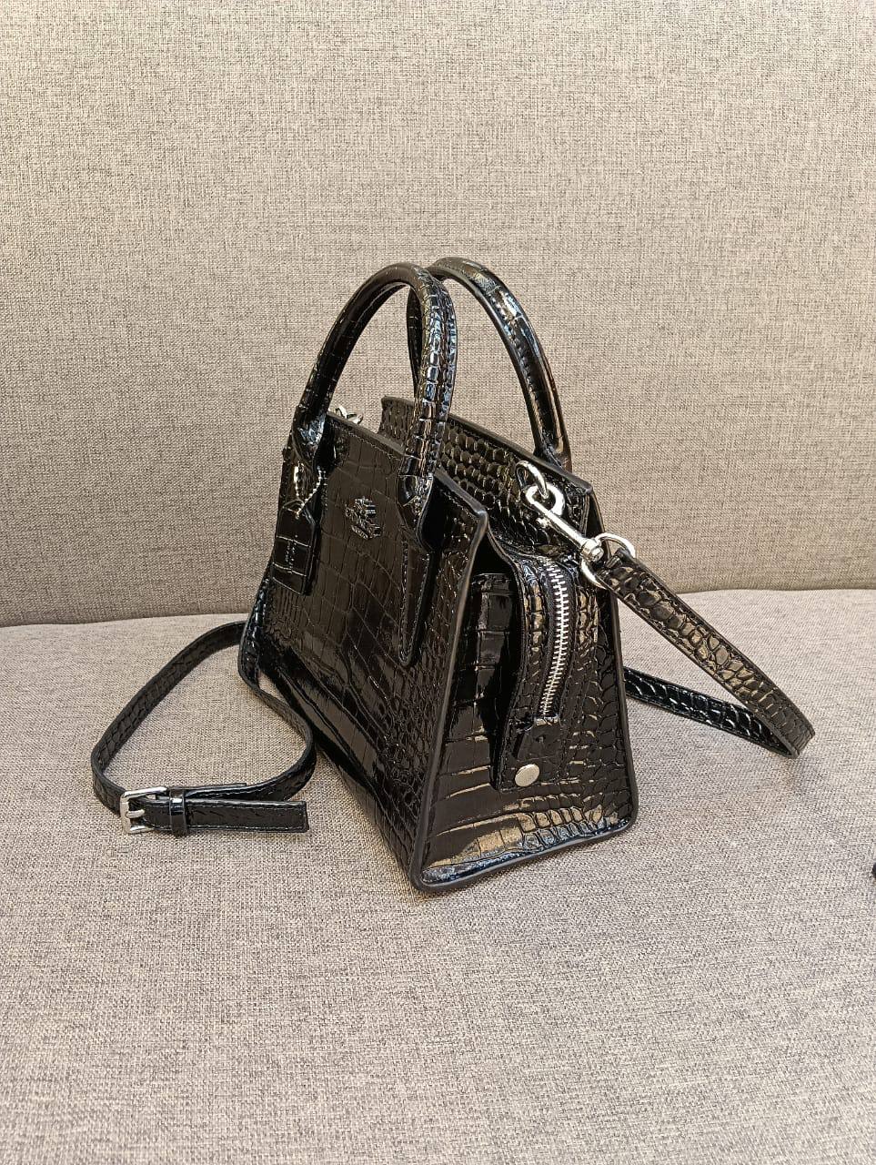 Coach
95 dhs💓

with box
🎁🎁🎁

size 25,cm

Zain26
♥️♥️♥️