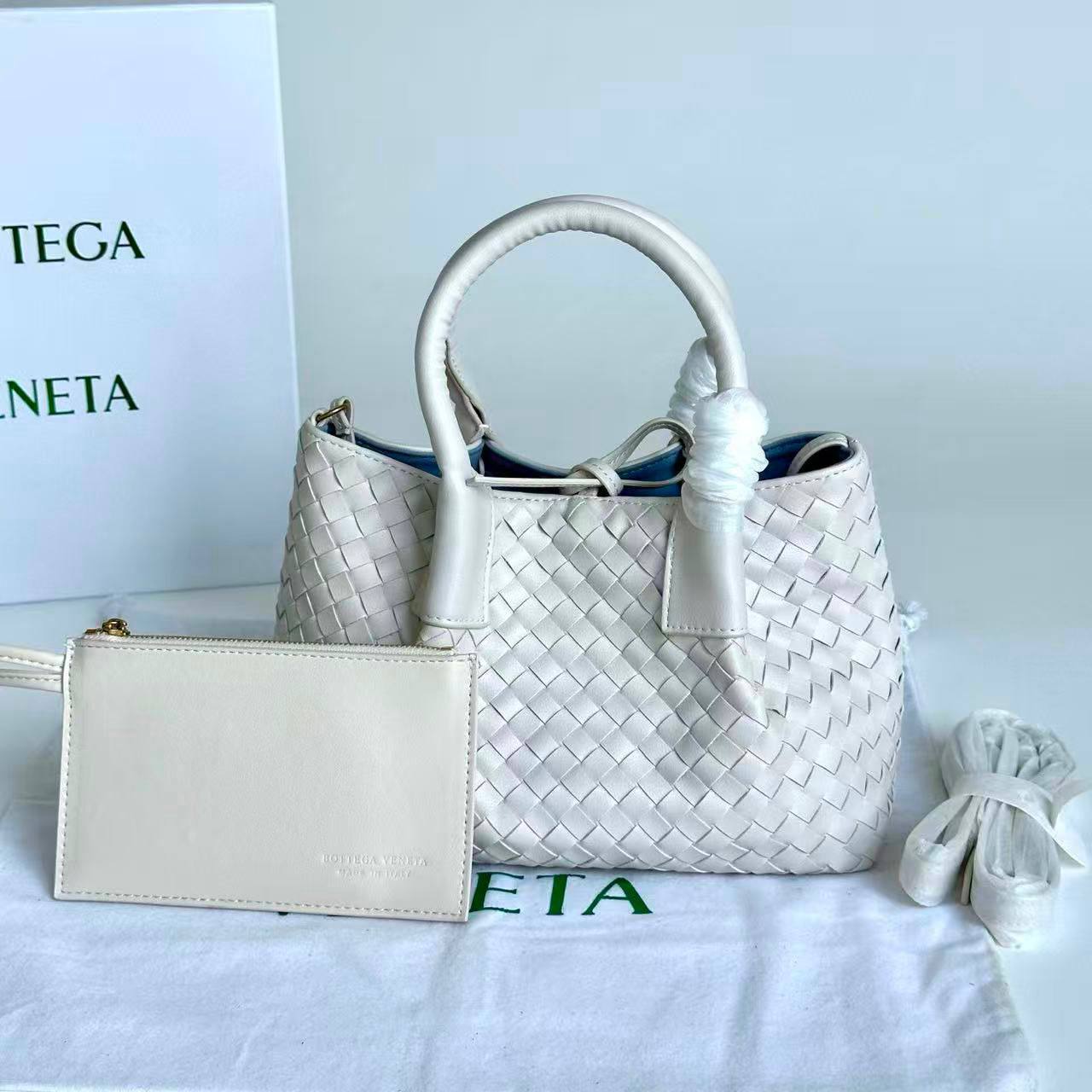 Bottega 
   23 Cm 
340 dhs🪙🌨️
Good Quality

Zain131
♥️♥️♥️