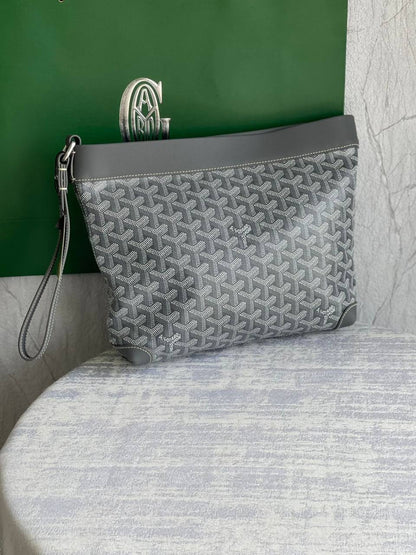 GOYARD
*Pouch*
*Master Quality*
450 dhs✅

Zain179
♥️♥️♥️