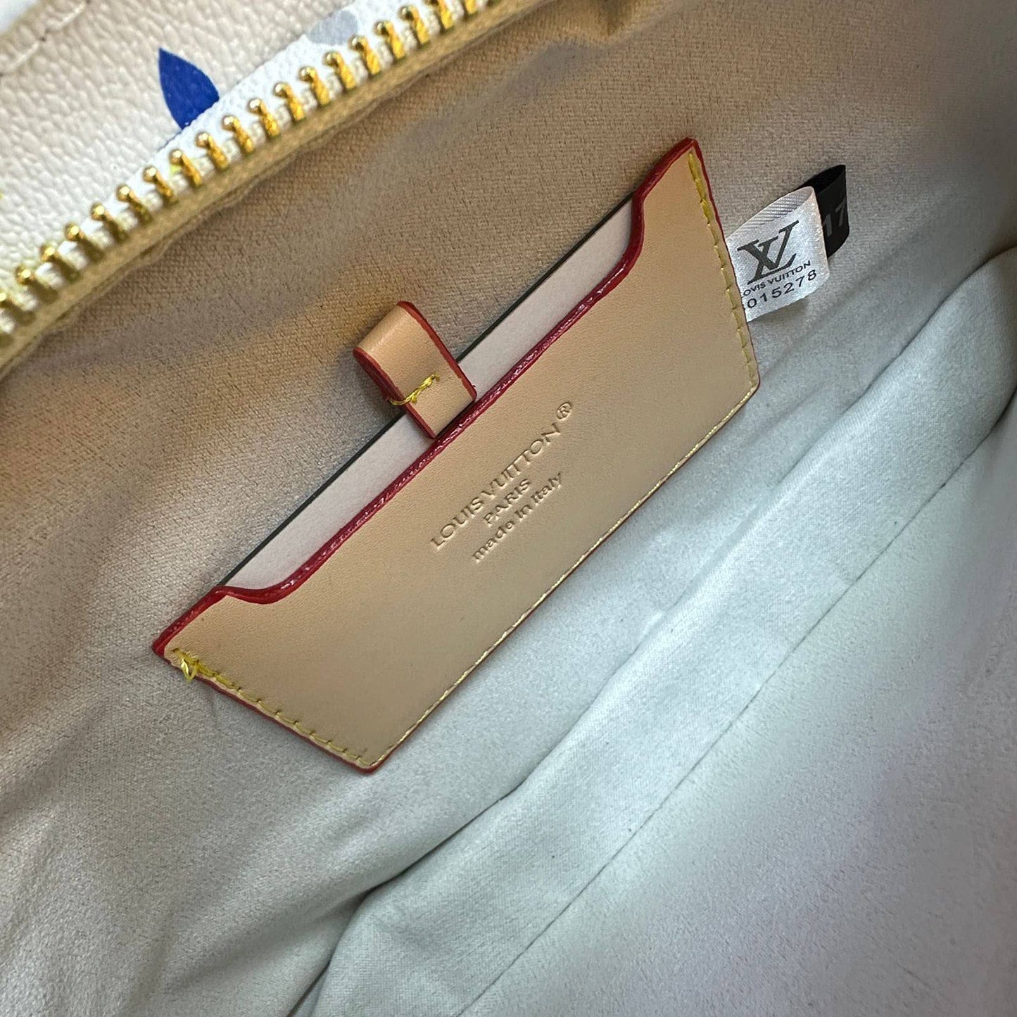 LOUIS VUITTON 

NEW CAME 

GOOD QUALITY 

WITH BOX 
115 dhs🇦🇪🇦🇪

Zain295
♥️♥️♥️