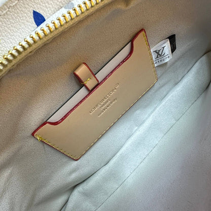 LOUIS VUITTON 

NEW CAME 

GOOD QUALITY 

WITH BOX 
115 dhs🇦🇪🇦🇪

Zain295
♥️♥️♥️