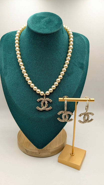 CHANEL
*Master Quality* 
*Necklace & Earrings*
180 dhs💓 with Normal Box 🎁
230 dhs💓 with Good Box 🎁
250 dhs💓 with Master Box 🎁

Zain210
♥️♥️♥️