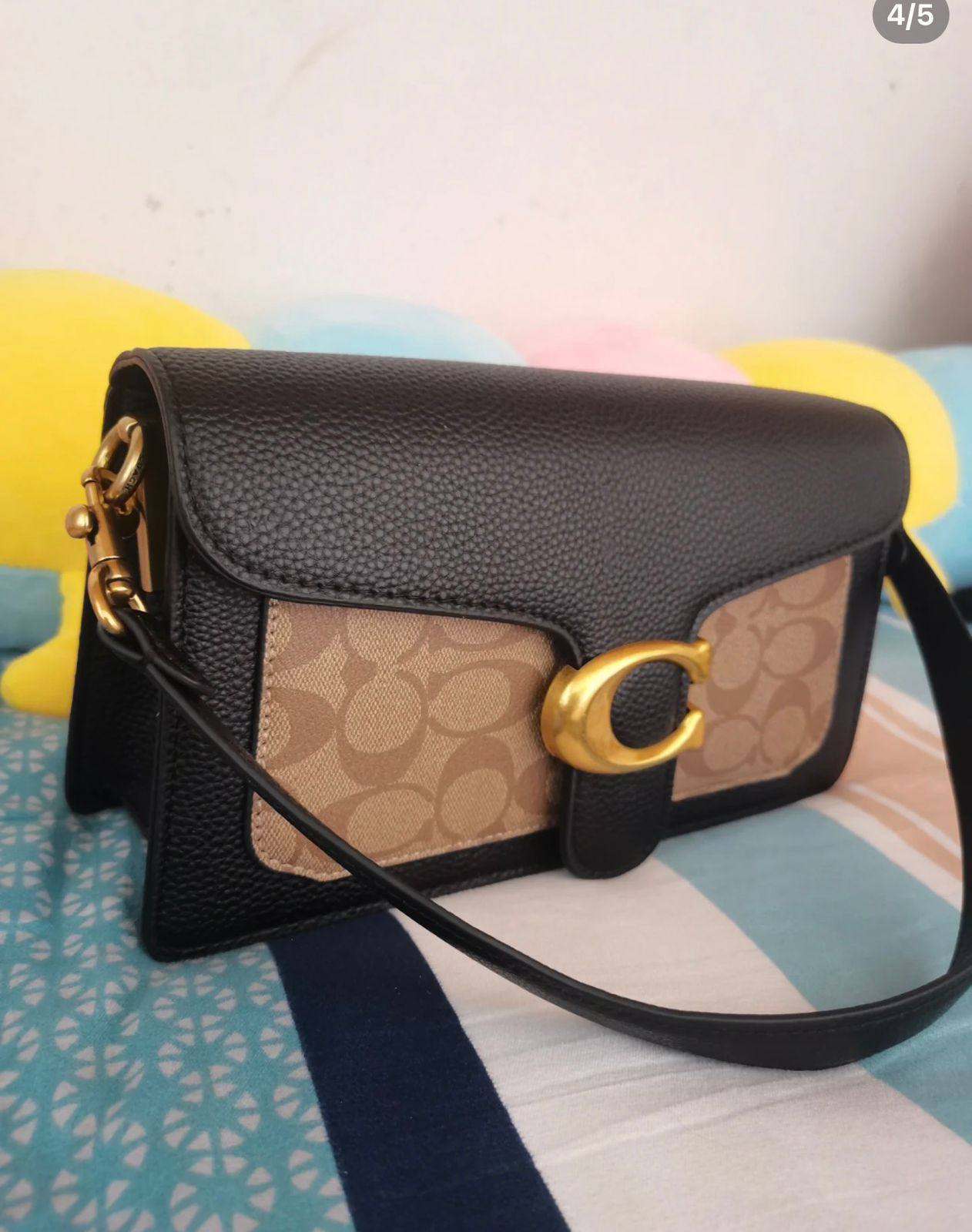 Coach
with  box, 🎁🎁🎁
size  25* 15. cm 

100 dhs🗽

Zain12
♥️♥️♥️