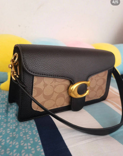 Coach
with  box, 🎁🎁🎁
size  25* 15. cm 

100 dhs🗽

Zain12
♥️♥️♥️