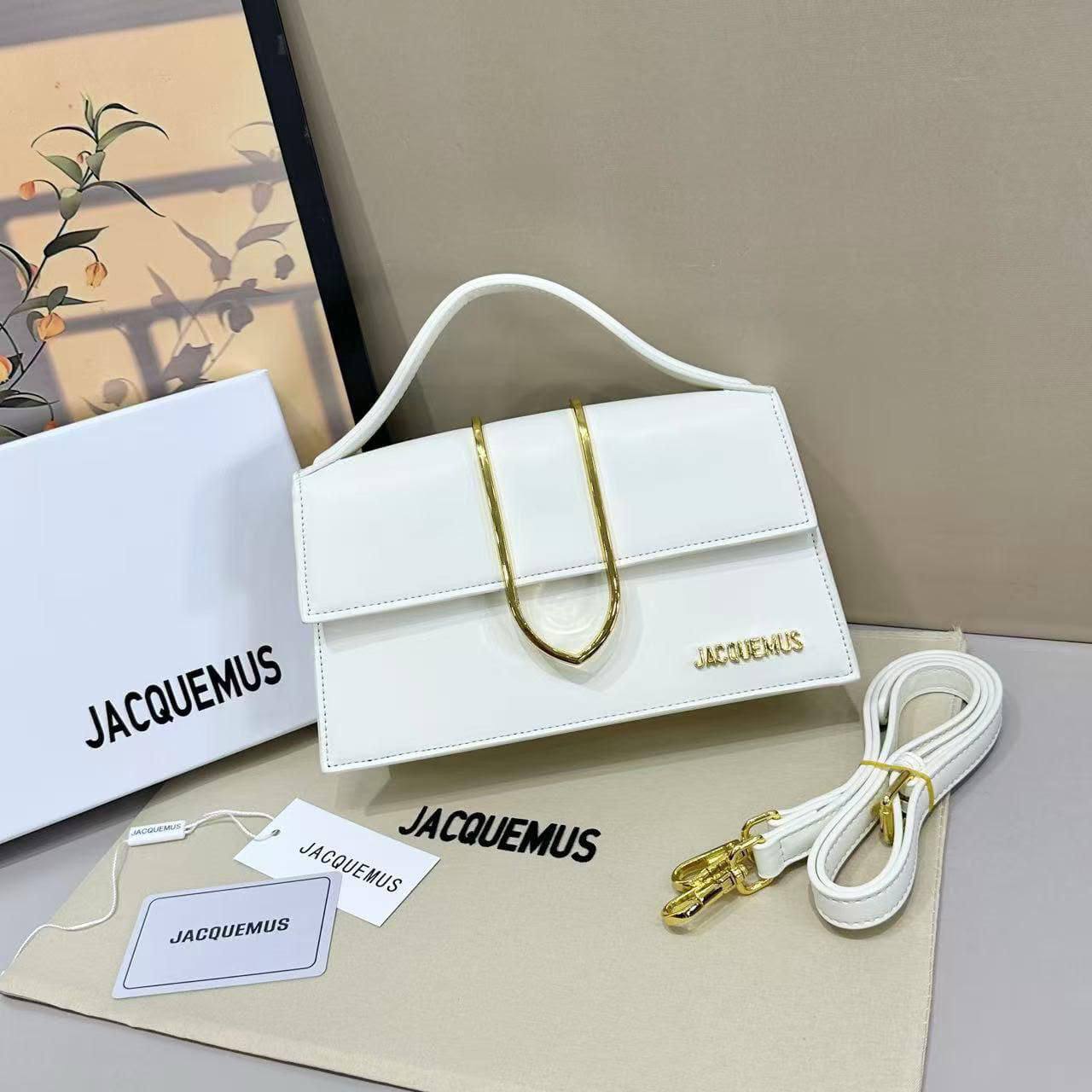 JACQUEMUS 
GOOD QUALITY 💫
110 dhs🇦🇪🇦🇪
WITH BOX 📦

Zain28
♥️♥️♥️