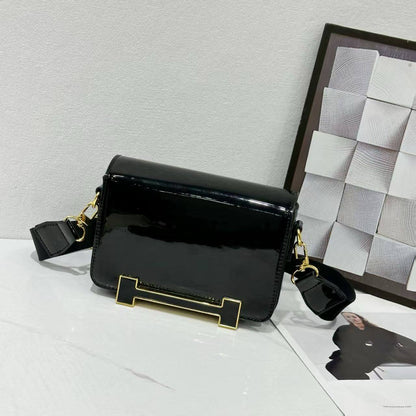 Hermes
Good quality 
Size 20cm
95 dhs✅
With box 📦

Zain70
♥️♥️♥️