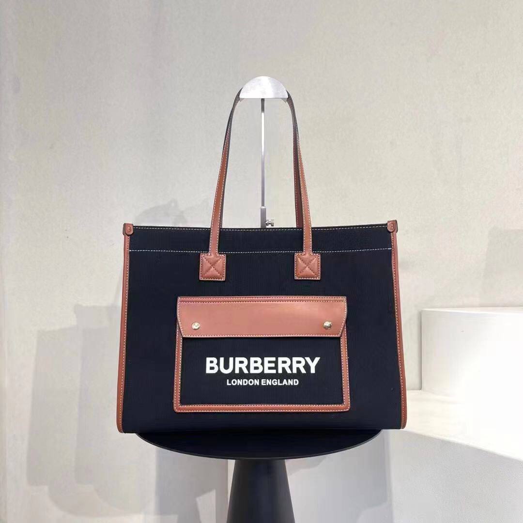 Burberry  
95 dhs✅   
36 cm 

Zain253
♥️♥️♥️