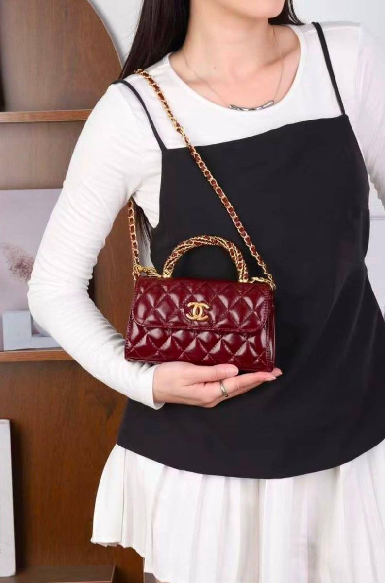 💗 Chanel Kelly / mini
1️⃣ First quality＋🎁
Size : 19*12 / 10*8  cm
80 dhs🇦🇪🇦🇪

with box🎁

Zain115
♥️♥️♥️
