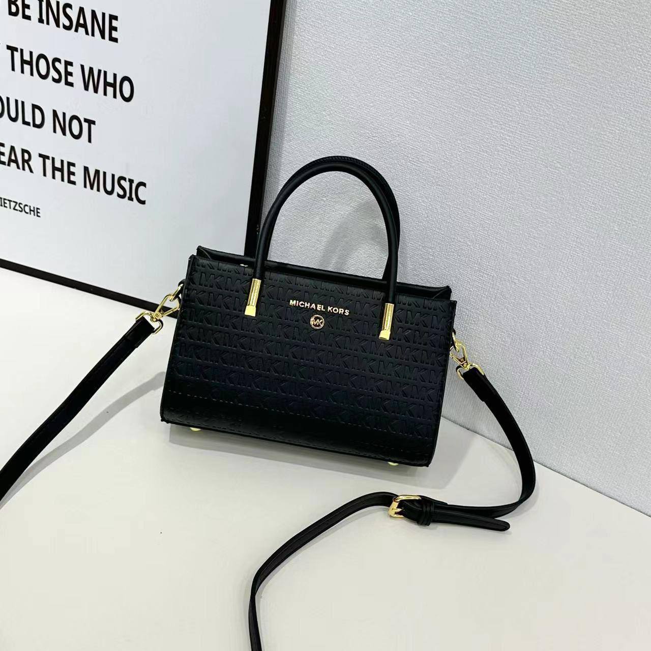 MK long
Size : 22 * 14 cm
95 dhs🪙🌺

with box 🎁

Zain115
♥️♥️♥️
